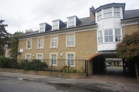 2 bedroom Flat for s...